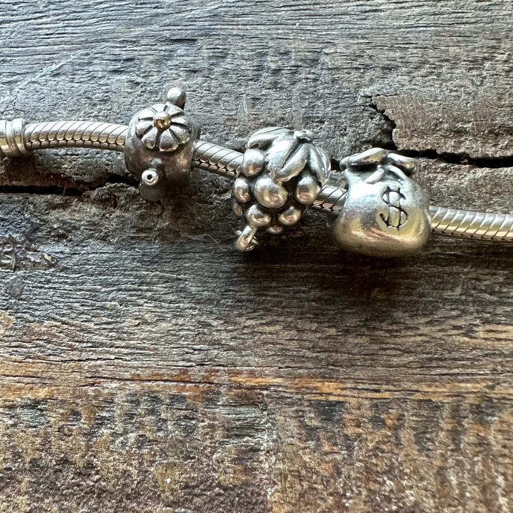 Pandora bracelet 7.5” with 8 beads - Picture 5 of 7